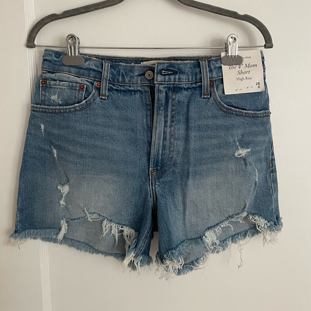 NWT A&F the 4” High Rise Mom Shorts 28/6